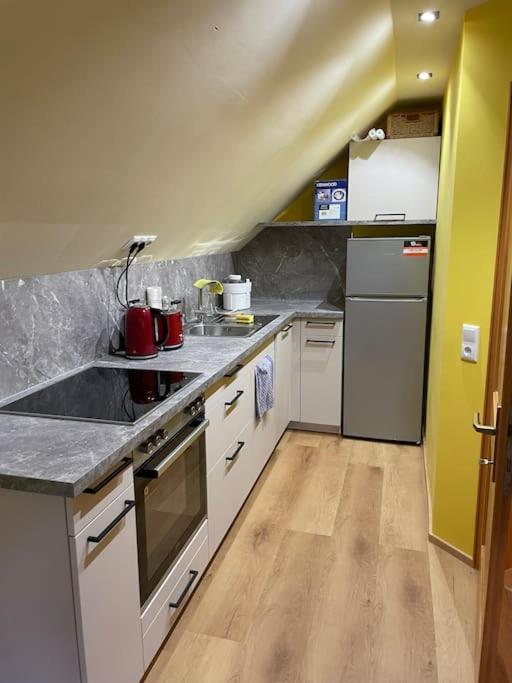 פלדקירש Neu Renoviertes 2Zi Appartment Im Dg מראה חיצוני תמונה